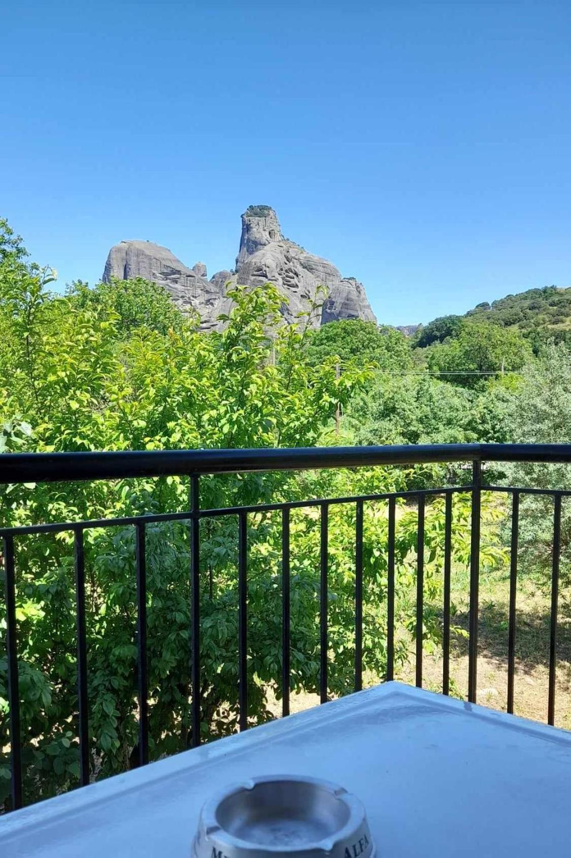 Meteora Garden Bed & Breakfast Kalampáka Ngoại thất bức ảnh